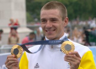 Ремко Эвенепул выиграл золотую медаль в групповой гонке на шоссе на Олимпийских играх-2024 в Париже