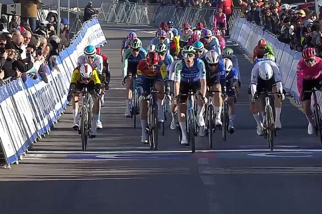 Сэм Беннетт &mdash; победитель 1 этапа Тура Прованса-2025