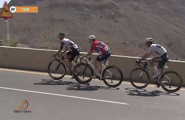 Адам Йейтс второй год подряд побеждает на Туре Омана