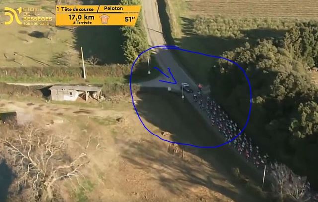 Автомобиль, выехавший на дорогу на 2-м этапе "Звезды Бессежа"-2025, стал причиной массового падения и схода Максима ван Гильса