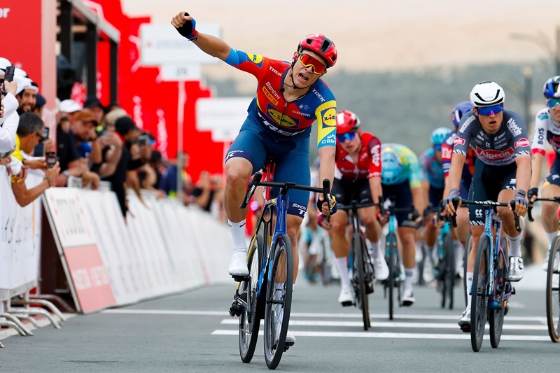 Джонатан Милан — победитель 1 этапа Тура ОАЭ-2025