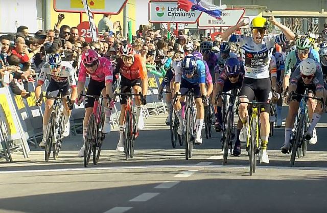 Дубль Мэттью Бреннана и майка лидера у Хуана Аюсо после 5 этапа Вуэльты Каталонии-2025