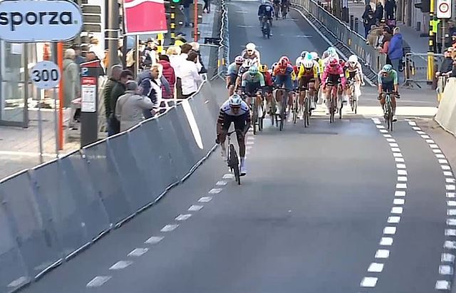 Себастьян Молано &mdash; победитель гонки Мирового тура &ldquo;Classic Brugge-De Panne&rdquo;-2025