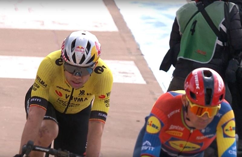 4-е место Ваута ван Арта и успешный дебют 19-летнего Мэттью Бреннана на Париж-Рубэ-2025