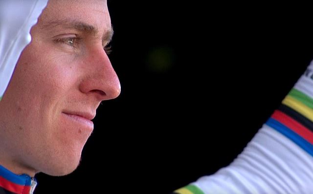 Герант Томас о доминировании Погачара на Льеж-2025: "420 ватт — и он обсуждает часы?!"