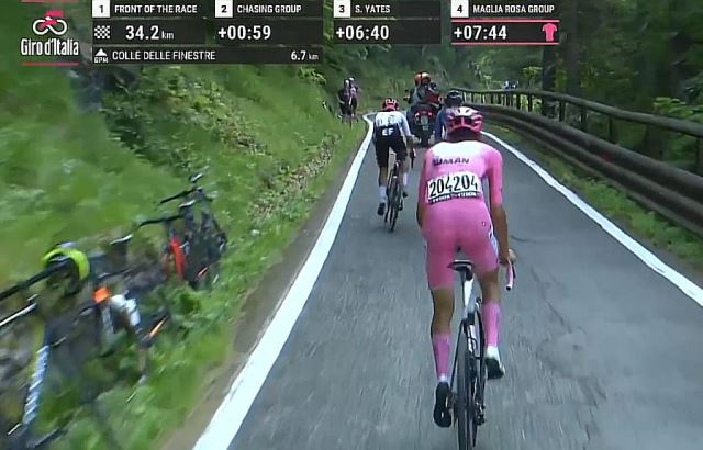 По следам 20 этапа Джиро д'Италия-2025:  Фабио Бальдато, Альберто Контадор, Брайан Хольм, Йохан Брюнель