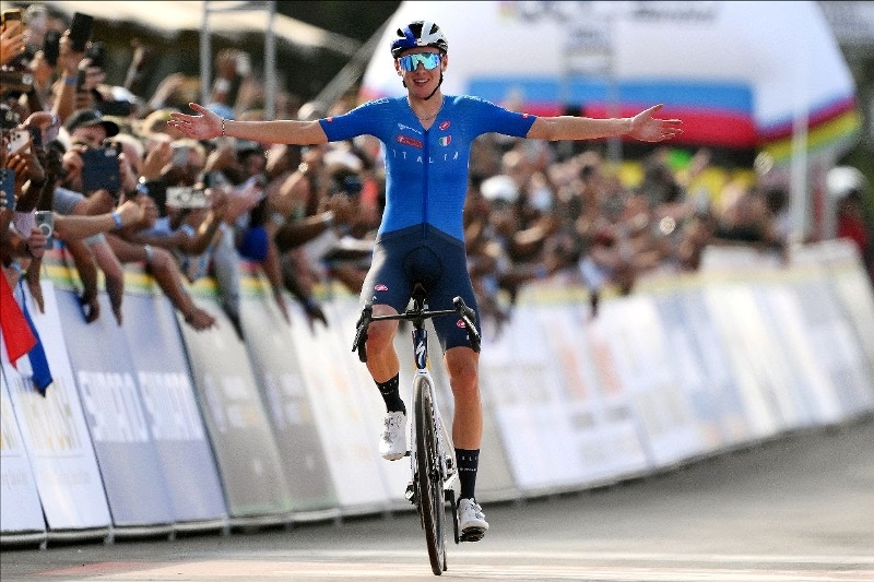 Лоренцо Финн &mdash; чемпион мира-2025 в групповой гонке среди мужчин до 23 лет