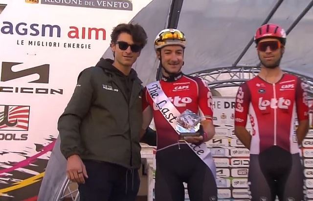 Элиа Вивиани завершает карьеру профессионального велогонщика