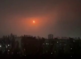 Удары по Саратовскому НПЗ сегодня: «Во как красиво!». НПЗ Саратова атакован второй раз за месяц, местные жители снимают работу ПВО — БлокнотРУ — Саратов НПЗ. Саратовский НПЗ. Саратов НПЗ новости последние. НПЗ Саратов. Саратов НПЗ атака дронов. Новости Саратова сегодня. Атака на Саратовский НПЗ сегодня. Саратов новости. Саратов происшествия за сутки. Новости Саратов. Атака на Саратов. Взрыв в Саратове. Взрыв газа в Саратове. Саратов новости происшествия. Саратов новости и происшествия. Новости Саратова сегодня. Взрыв Саратов.