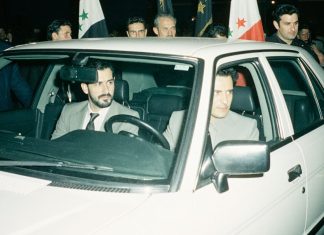 В Сирии готовится восстание: во главе мятежников — экс-глава разведки Сирии и двоюродный брат Асада