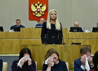 А вдруг будут уговаривать отдать деньги: «Обездоленную» Долину позвали в Госдуму узнать, почему суд встал на ее защиту