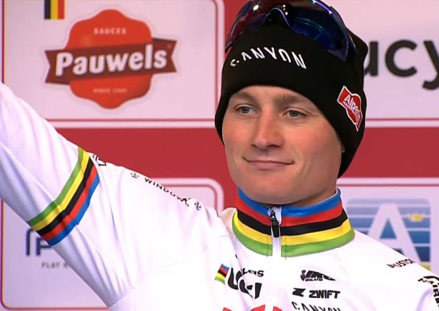 Матье ван дер Пул выиграл этап Кубка мира в Коксейде-2025:  третья подряд победа в сезоне велокросса