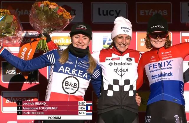 Люсинда Бранд одержала десятую победу подряд, выиграв этап Кубка мира по велокроссу в Гавере