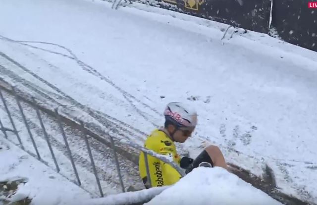 Травма лодыжки и растяжение голеностопа поставило точку в сезоне велокросса Ваута ван Арта