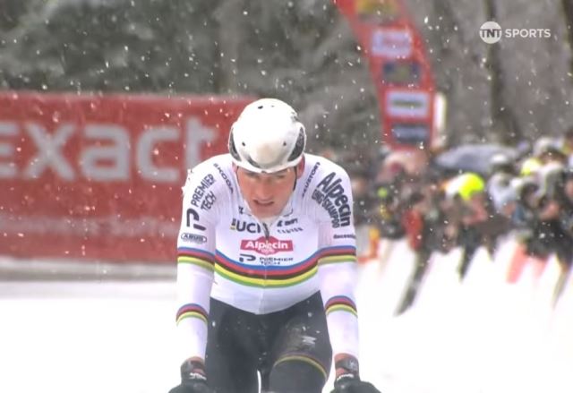 Матье ван дер Пул выиграл этап Exact Cross в заснеженном Моле