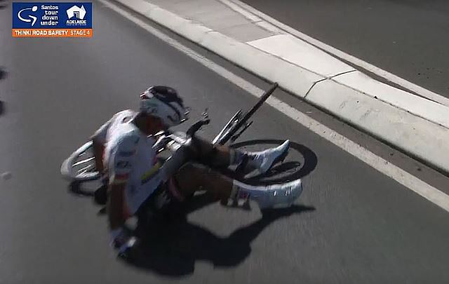 Джонатан Нарваэс сошёл с Тура Даун Андер-2026 после падения