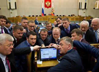 «Пусть зарплату тоже нейросеть получает»: депутаты Госдумы могли использовать ИИ для написания законопроекта