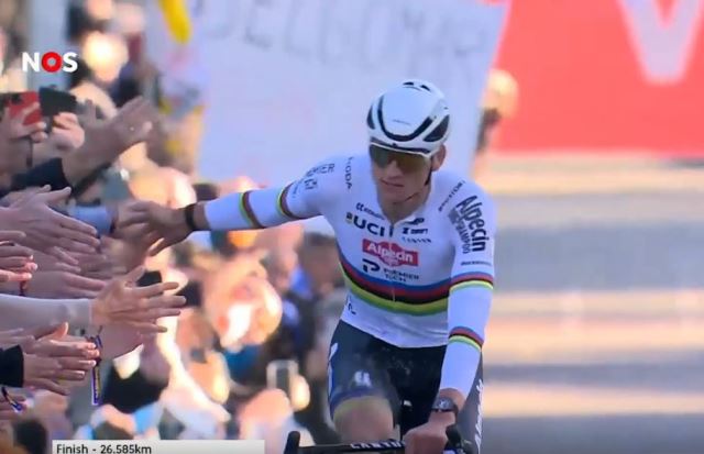 Матье ван дер Пул выиграл этап Кубка мира по велокроссу в Бенидорме-2026