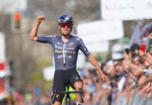 Том Пидкок выиграл 5-й этап и поднялся на итоговый подиум Вуэльты Андалусии-Руты дель Соль-2026