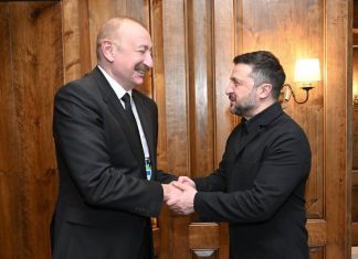 «Обнял и утешил Зеленского»: Алиев передал Украине «гуманитарную помощь» и обвинил Россию в «преднамеренных ударах» по посольству в Киеве — БлокнотРУ — Новости Азербайджана. Азербайджан новости. Азербайджан и России новости сегодня 2026. Азербайджан. Азербайджан и Россия отношения сегодня. Азербайджан и Россия. Азербайджан новости сегодня. Азербайджан и Россия. Азербайджан новости на сегодня. Депортация Азербайджанцев из России.