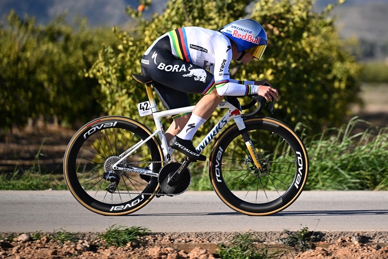 Победа Ремко Эвенепула без результата в общем зачёте на 2-м этапе Вуэльты Валенсии-2026