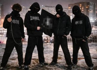 «Встань!», Бей его!»: после обращения к Бастрыкину полиция в Подмосковье занялась бандой подростков в балаклавах, терроризирующих местных жителей — БлокнотРУ — Новости Подмосковья. Происшествия в Подмосковье за сутки. Происшествия Подмосковье сегодня. Подмосковье происшествия. Подмосковье новости сегодня происшествия. Новости Подмосковья сегодня.