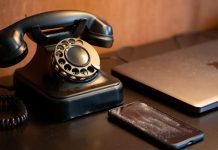 Еще нужны счеты и печатная машинка: в России резко вырос спрос на стационарные телефоны