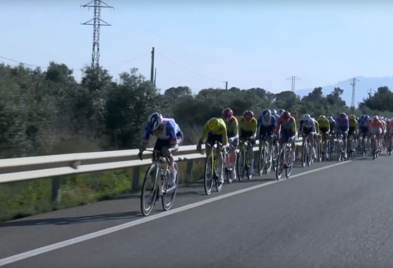 Ремко Эвенепул о падении на 3-м этапе Вуэльты Каталонии-2026: "Попал на выбоину"