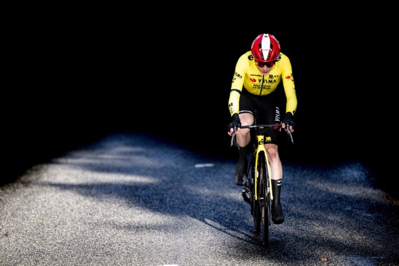 Йонас Вингегор начинает сезон на велогонке Париж – Ницца-2026