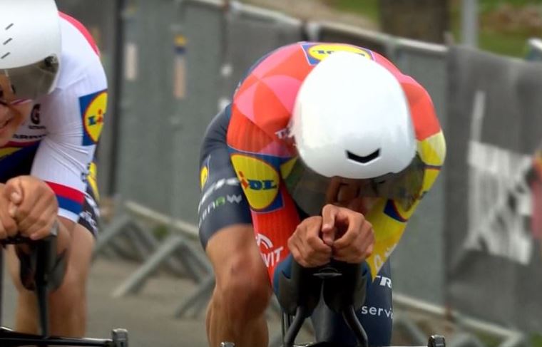 Хуан Аюсо в жёлтой майке лидера Париж-Ницца-2026 после 3 этапа