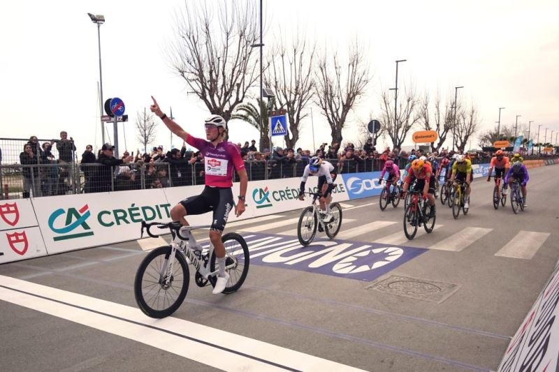 Дубль Матье ван дер Пула на Тиррено-Адриатико-2026  на 4-м этапе