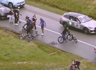 День потерь Tudor на Omloop Nieuwsblad-2026: перелом бедра у Штефана Кюнга, выбитые зубы Рика Плёймерса