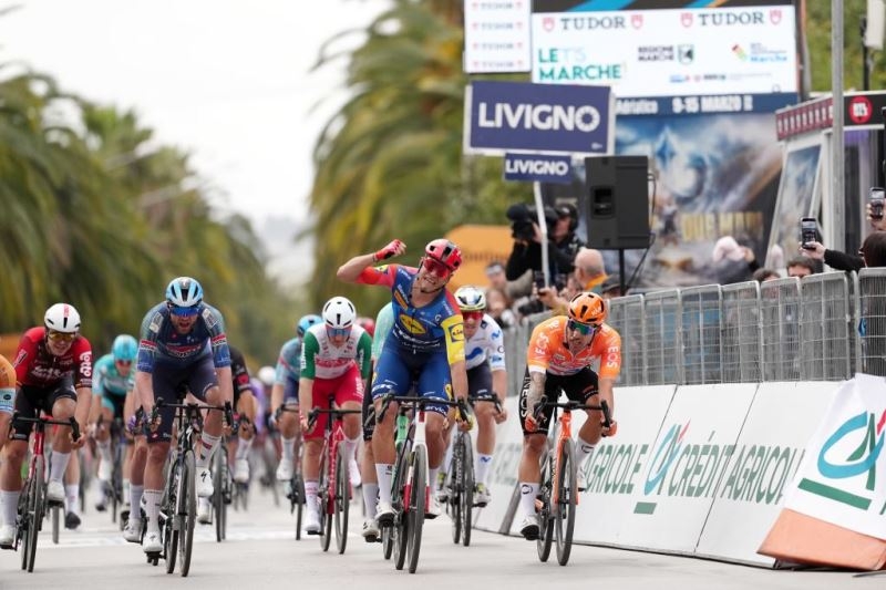 Джонатан Милан третий год подряд выиграл этап Тиррено-Адриатико в Сан-Бенедетто-дель-Тронто