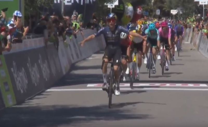 Том Пидкок &mdash; победитель 3 этапа Тура Альп-2026