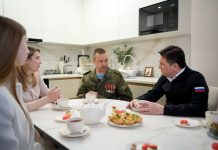 Губернатор Подмосковья Андрей Воробьев навестил ветерана СВО в Электрогорске — БлокнотРУ — Новости России и мира. Новости России и мира сегодня. Новости России. Россия новости. Новости Россия. Блокнот Россия. Блокнот Россия новости. Блокнот России. Последние новости России. Россия последни новости. Новости России сегодня. Россия новости сегодня. Россия последни новости сегодня. Россия последние новости на сегодня.