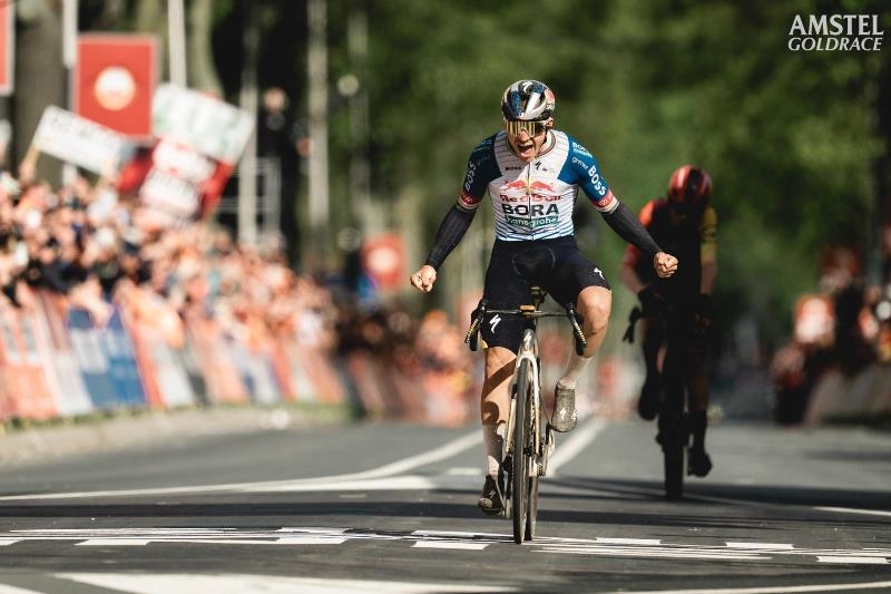 Ремко Эвенепул &mdash; победитель Амстел Голд Рэйс-2026