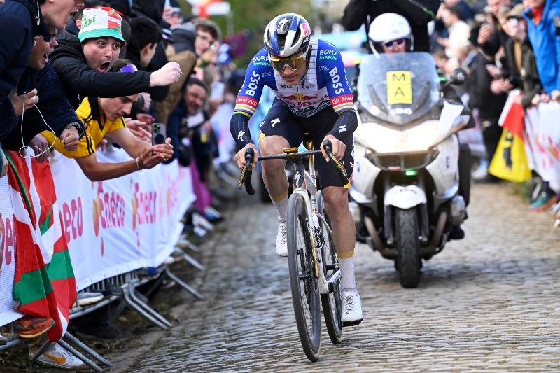 Первый подиум Ремко Эвенепула на Туре Фландрии